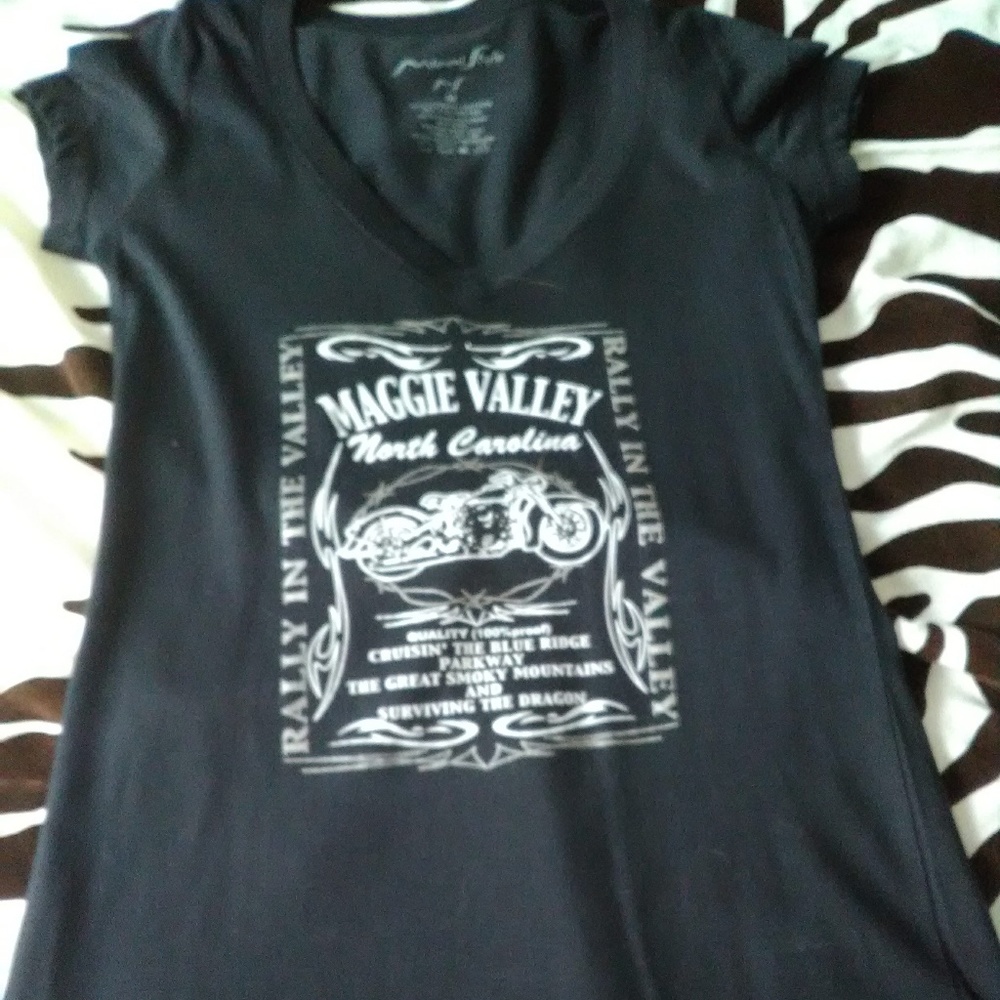 V-neck T-shirt